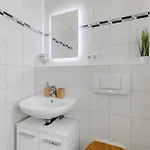 Cruwzo I Exclusive In Location With Parking Apartament