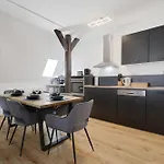 Cruwzo I Exclusive In Location With Parking Apartament *