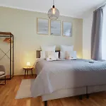 Cruwzo I Exclusive In Location With Parking Apartament